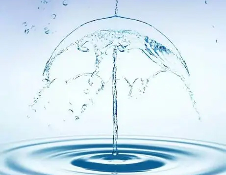 喝井水可能有益于健康。然而，人们必须确保它没有污染物。现代的井，尤其是钻探的井，可能不太容易受到污染。尽管如此，定期检测水质仍然很重要。